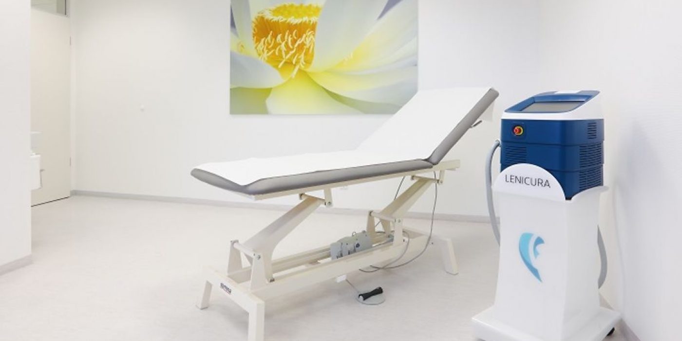 Specialized treatment room with LENICURA device
